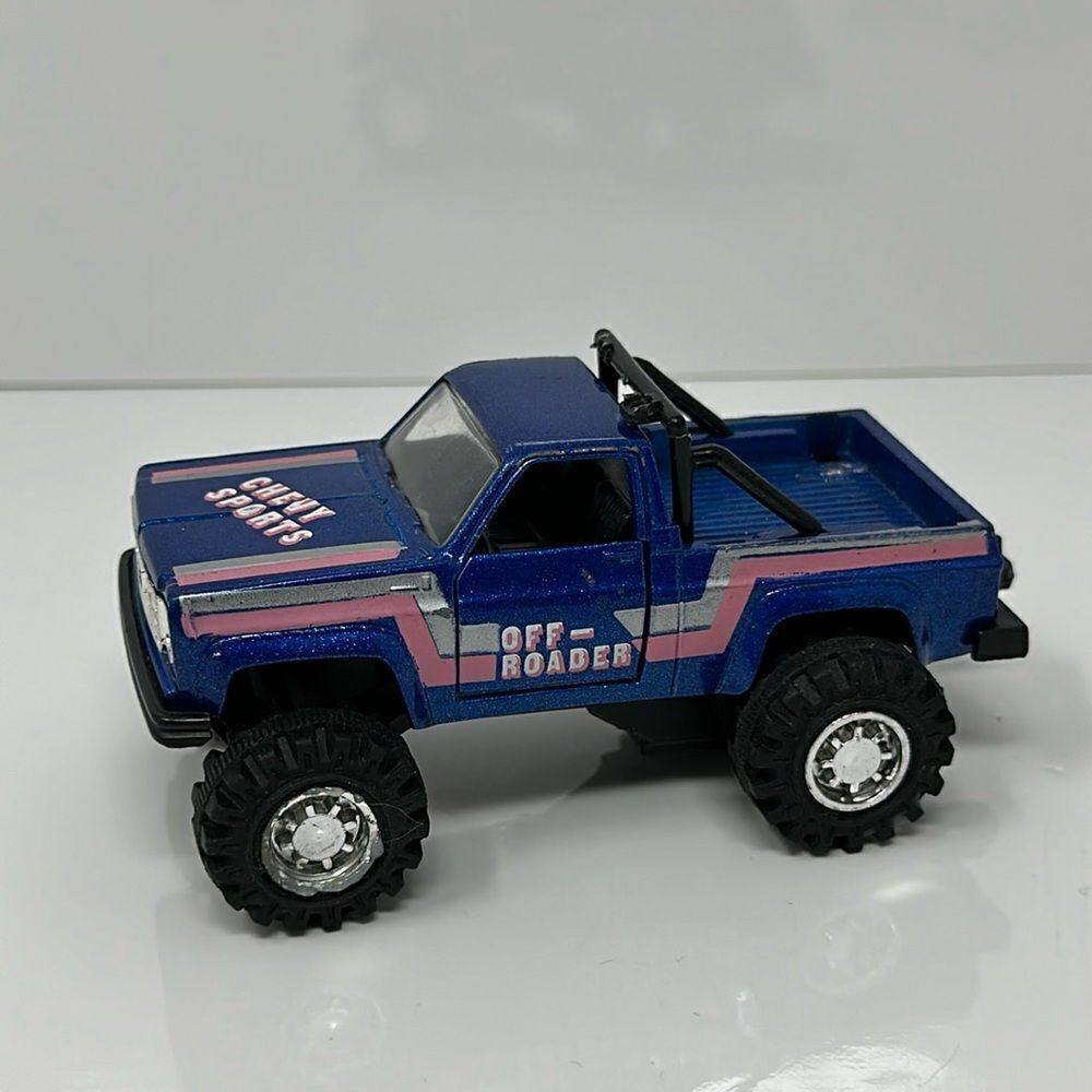 Yatming Chevy sports off-roader metal truck